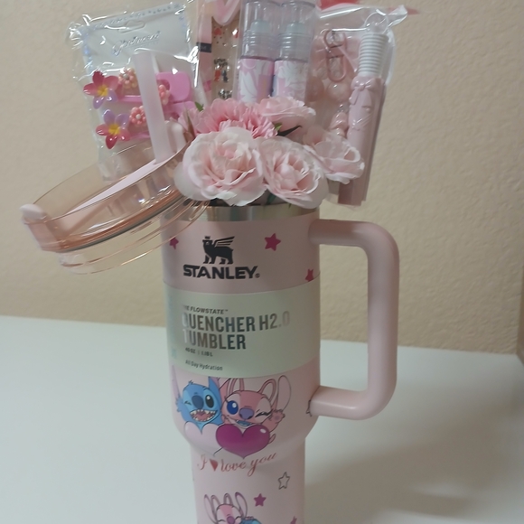 Stanley Pink Quencher H2.0 Tumbler with Accessories - Picture 1 of 3